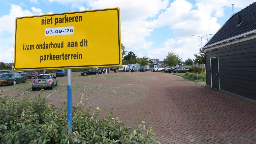 Onkruidbestrijding parkeerterrein Marken